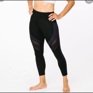 Zyia Black Mesh Luxe 7/8 24” Size 2